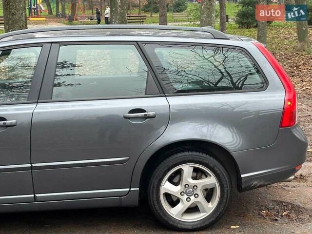 Серый Вольво В50, объемом двигателя 2 л и пробегом 240 тыс. км за 9690 $, фото 6 на Automoto.ua