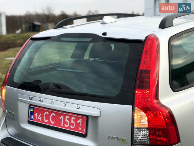 Серый Вольво В50, объемом двигателя 1.6 л и пробегом 160 тыс. км за 8799 $, фото 66 на Automoto.ua