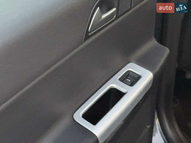 Серый Вольво В50, объемом двигателя 1.6 л и пробегом 218 тыс. км за 8500 $, фото 111 на Automoto.ua