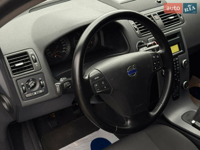 Серый Вольво В50, объемом двигателя 1.6 л и пробегом 240 тыс. км за 7999 $, фото 49 на Automoto.ua