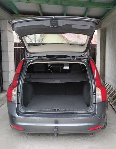 Серый Вольво В50, объемом двигателя 1.6 л и пробегом 253 тыс. км за 8200 $, фото 6 на Automoto.ua