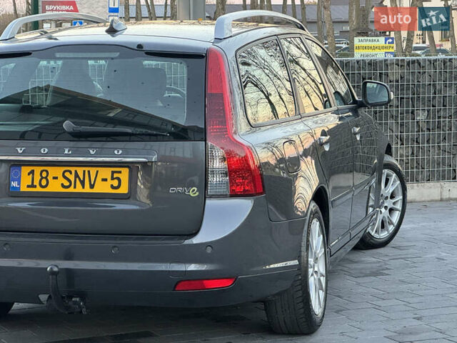 Серый Вольво В50, объемом двигателя 1.6 л и пробегом 218 тыс. км за 8500 $, фото 63 на Automoto.ua