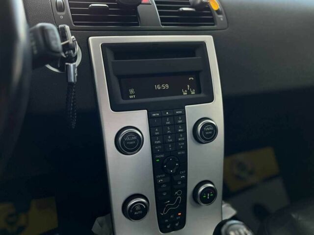 Серый Вольво В50, объемом двигателя 1.6 л и пробегом 324 тыс. км за 8000 $, фото 16 на Automoto.ua