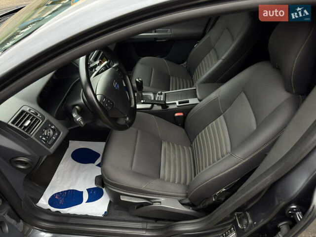 Серый Вольво В50, объемом двигателя 1.6 л и пробегом 240 тыс. км за 7999 $, фото 52 на Automoto.ua