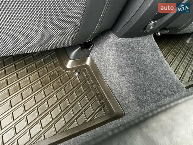 Серый Вольво В50, объемом двигателя 2 л и пробегом 205 тыс. км за 9200 $, фото 74 на Automoto.ua