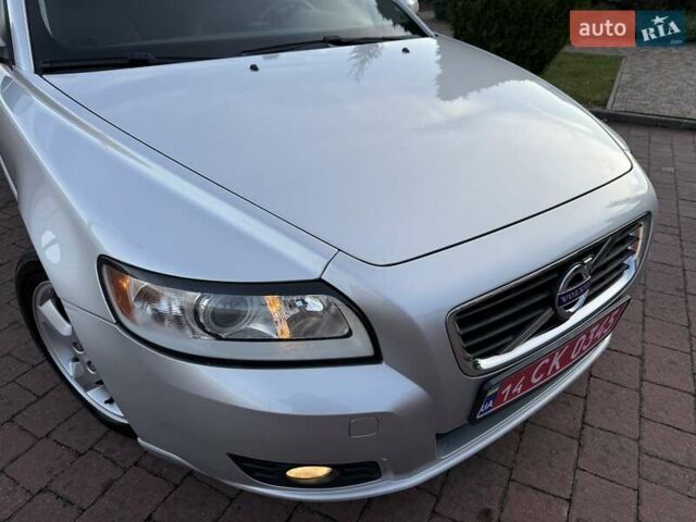 Серый Вольво В50, объемом двигателя 1.6 л и пробегом 229 тыс. км за 7950 $, фото 12 на Automoto.ua