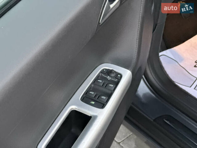 Серый Вольво В50, объемом двигателя 1.6 л и пробегом 218 тыс. км за 8500 $, фото 99 на Automoto.ua