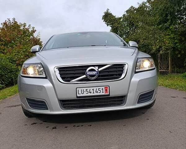 Серый Вольво В50, объемом двигателя 1.6 л и пробегом 200 тыс. км за 7800 $, фото 2 на Automoto.ua