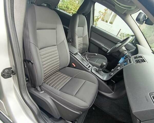 Серый Вольво В50, объемом двигателя 1.6 л и пробегом 200 тыс. км за 7800 $, фото 28 на Automoto.ua