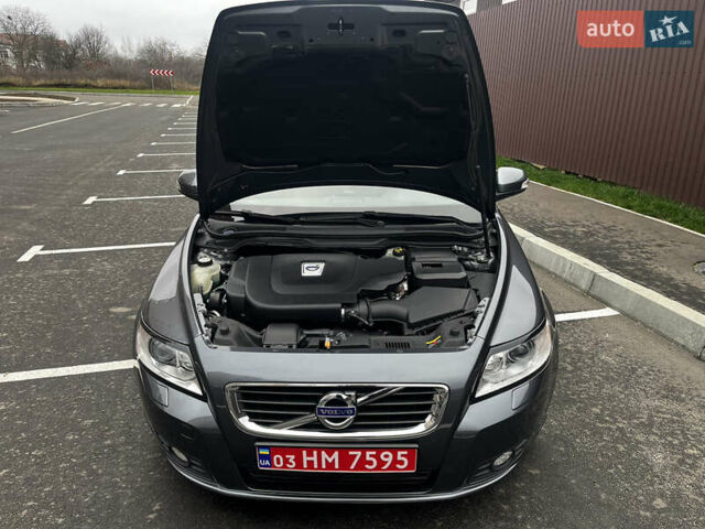 Серый Вольво В50, объемом двигателя 2 л и пробегом 206 тыс. км за 9200 $, фото 92 на Automoto.ua