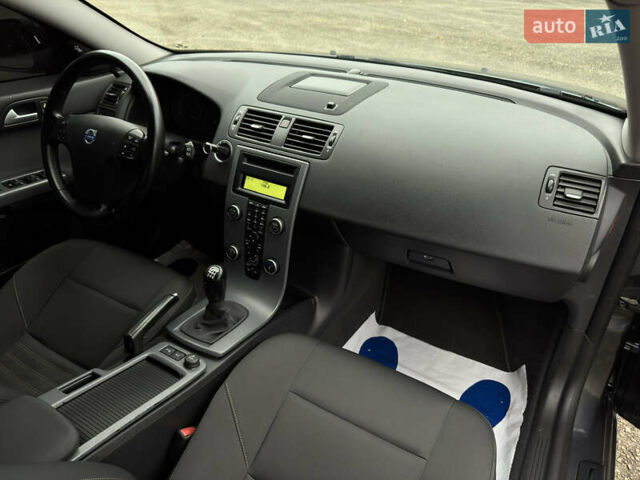 Серый Вольво В50, объемом двигателя 1.6 л и пробегом 240 тыс. км за 7999 $, фото 73 на Automoto.ua