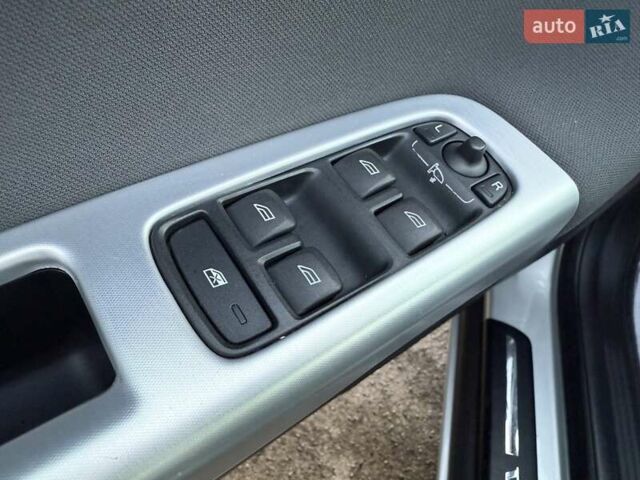 Серый Вольво В50, объемом двигателя 1.6 л и пробегом 229 тыс. км за 7950 $, фото 61 на Automoto.ua