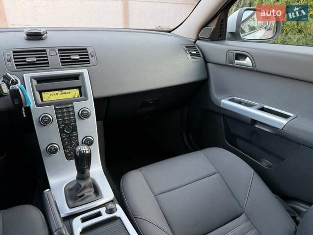 Серый Вольво В50, объемом двигателя 1.6 л и пробегом 229 тыс. км за 7950 $, фото 85 на Automoto.ua