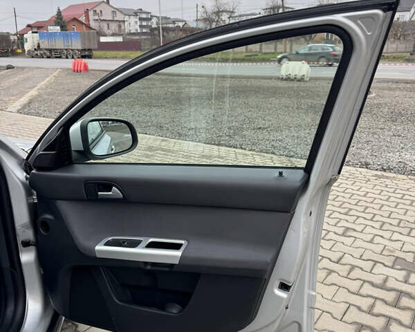 Серый Вольво В50, объемом двигателя 2 л и пробегом 225 тыс. км за 9999 $, фото 40 на Automoto.ua