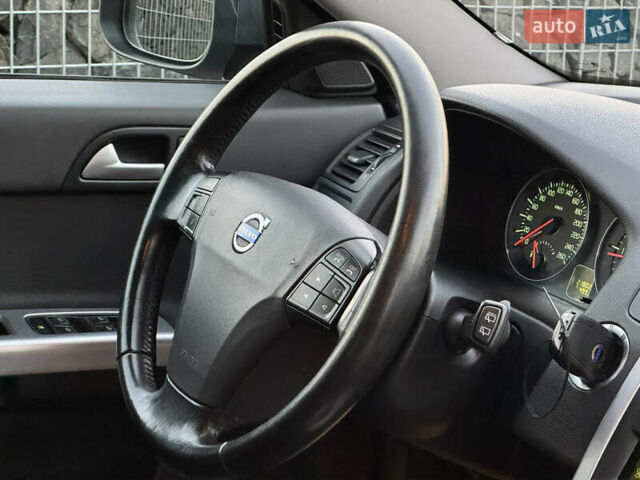 Серый Вольво В50, объемом двигателя 1.6 л и пробегом 218 тыс. км за 8500 $, фото 85 на Automoto.ua