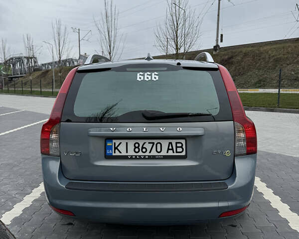 Сірий Вольво V50, об'ємом двигуна 1.56 л та пробігом 236 тис. км за 7300 $, фото 4 на Automoto.ua