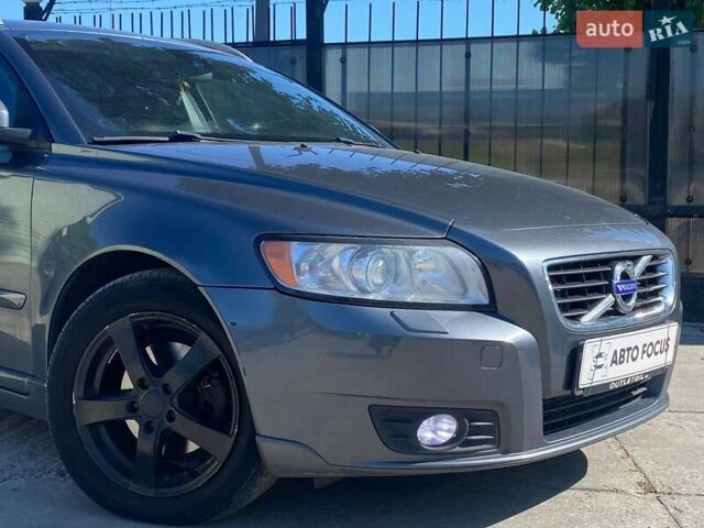 Серый Вольво В50, объемом двигателя 1.56 л и пробегом 224 тыс. км за 6990 $, фото 3 на Automoto.ua