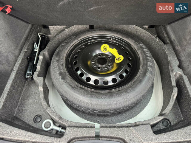 Серый Вольво В50, объемом двигателя 2 л и пробегом 225 тыс. км за 9999 $, фото 48 на Automoto.ua