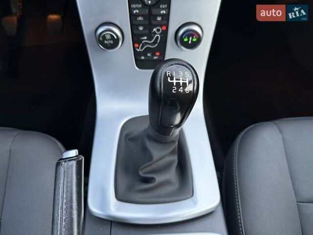 Серый Вольво В50, объемом двигателя 1.6 л и пробегом 229 тыс. км за 7950 $, фото 81 на Automoto.ua