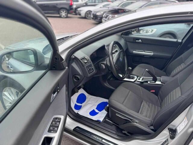 Серый Вольво В50, объемом двигателя 2 л и пробегом 258 тыс. км за 10200 $, фото 18 на Automoto.ua