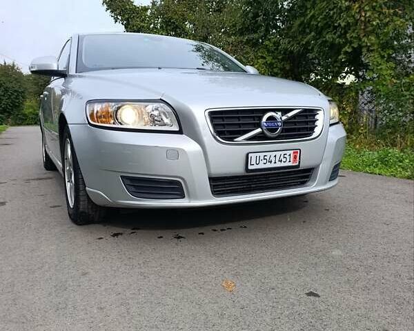 Сірий Вольво V50, об'ємом двигуна 1.6 л та пробігом 200 тис. км за 8200 $, фото 2 на Automoto.ua