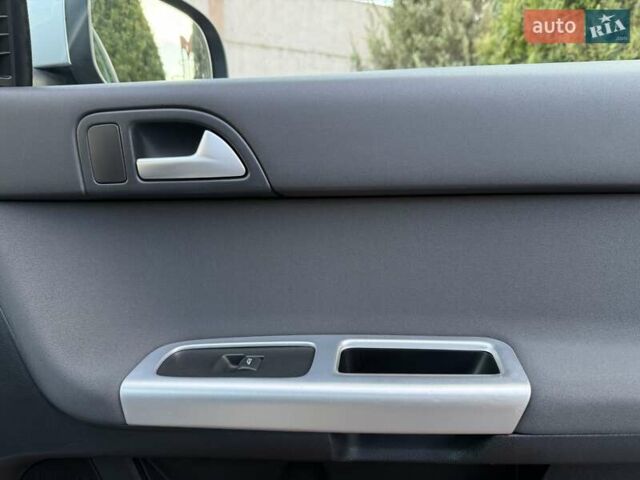 Серый Вольво В50, объемом двигателя 1.6 л и пробегом 229 тыс. км за 7950 $, фото 89 на Automoto.ua