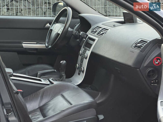 Серый Вольво В50, объемом двигателя 1.6 л и пробегом 218 тыс. км за 8500 $, фото 75 на Automoto.ua