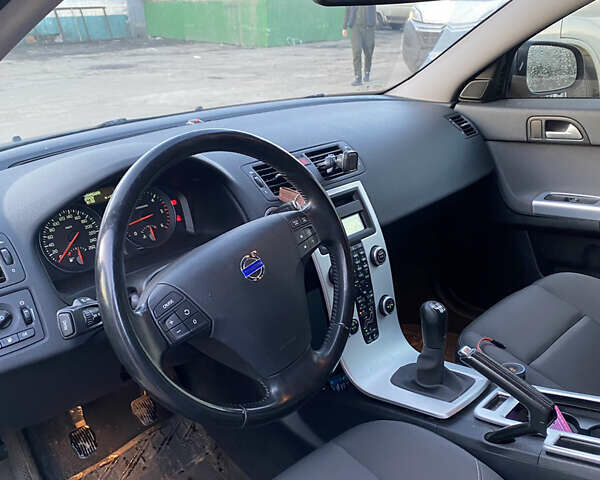 Серый Вольво В50, объемом двигателя 1.6 л и пробегом 234 тыс. км за 7400 $, фото 11 на Automoto.ua