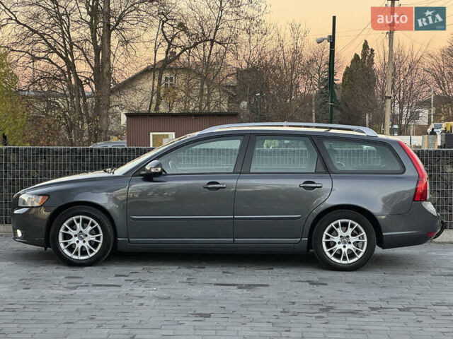 Серый Вольво В50, объемом двигателя 1.6 л и пробегом 218 тыс. км за 8500 $, фото 7 на Automoto.ua