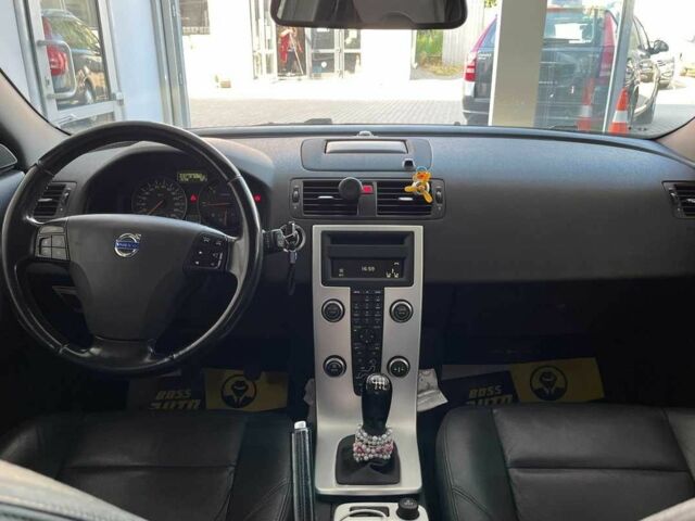 Серый Вольво В50, объемом двигателя 1.6 л и пробегом 324 тыс. км за 8000 $, фото 14 на Automoto.ua