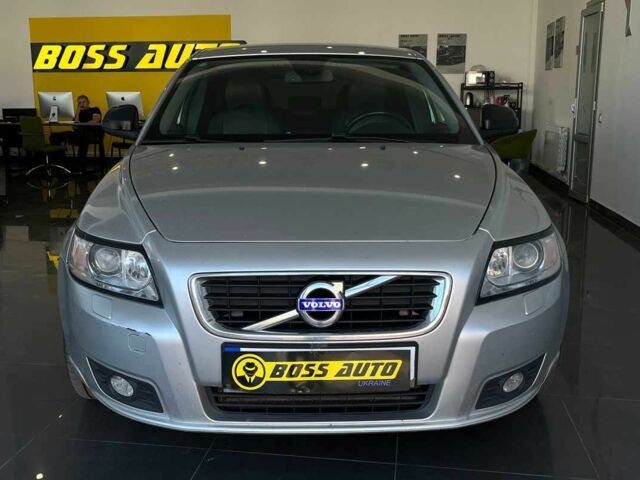 Серый Вольво В50, объемом двигателя 1.6 л и пробегом 324 тыс. км за 8000 $, фото 1 на Automoto.ua