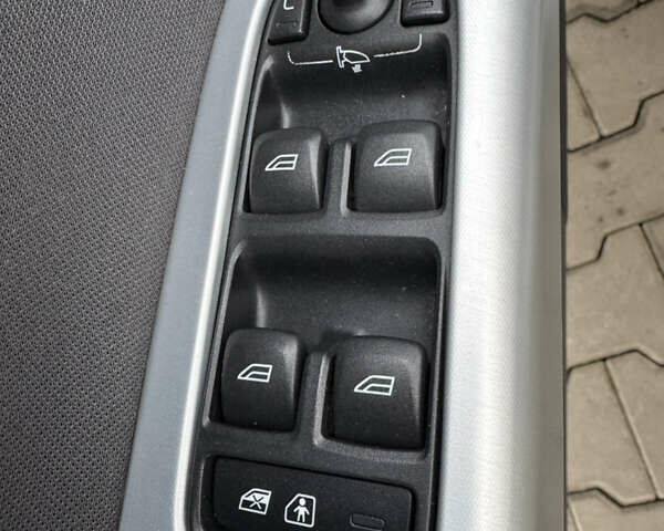 Серый Вольво В50, объемом двигателя 2 л и пробегом 225 тыс. км за 9999 $, фото 34 на Automoto.ua