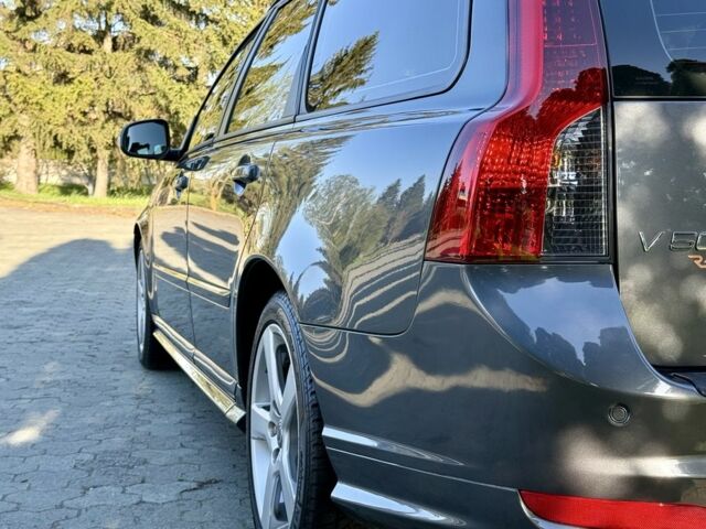 Серый Вольво В50, объемом двигателя 1.6 л и пробегом 230 тыс. км за 9499 $, фото 4 на Automoto.ua