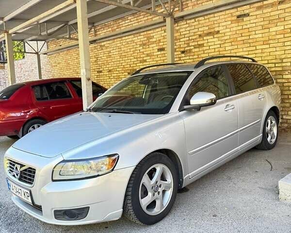 Серый Вольво В50, объемом двигателя 1.56 л и пробегом 282 тыс. км за 6500 $, фото 2 на Automoto.ua