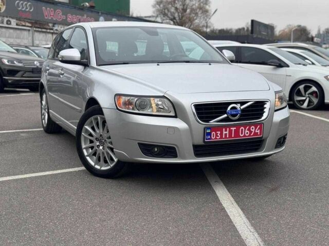 Серый Вольво В50, объемом двигателя 2 л и пробегом 258 тыс. км за 10200 $, фото 12 на Automoto.ua