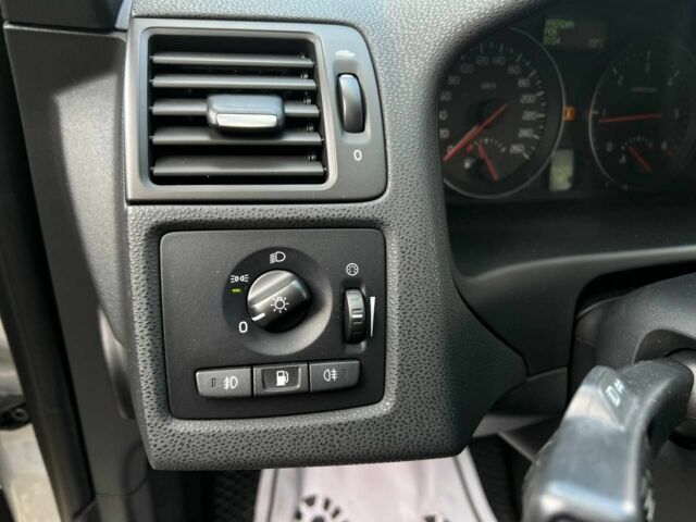 Серый Вольво В50, объемом двигателя 1.6 л и пробегом 250 тыс. км за 8000 $, фото 11 на Automoto.ua