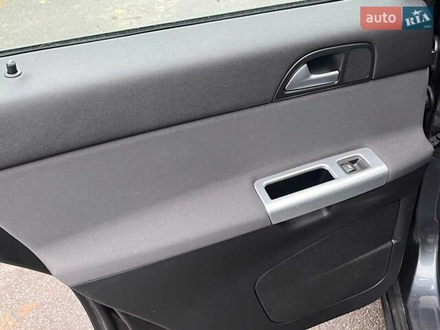 Серый Вольво В50, объемом двигателя 2 л и пробегом 240 тыс. км за 9690 $, фото 27 на Automoto.ua