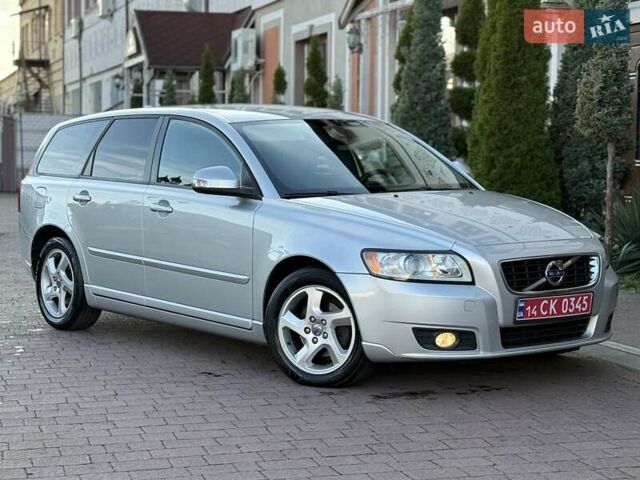 Серый Вольво В50, объемом двигателя 1.6 л и пробегом 229 тыс. км за 7950 $, фото 2 на Automoto.ua