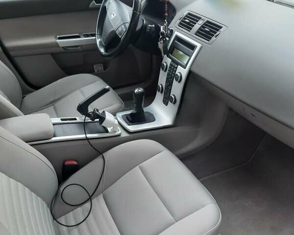 Сірий Вольво V50, об'ємом двигуна 1.56 л та пробігом 277 тис. км за 8699 $, фото 10 на Automoto.ua