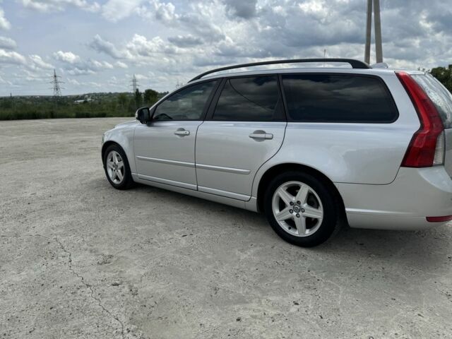 Серый Вольво В50, объемом двигателя 1.6 л и пробегом 243 тыс. км за 8900 $, фото 4 на Automoto.ua