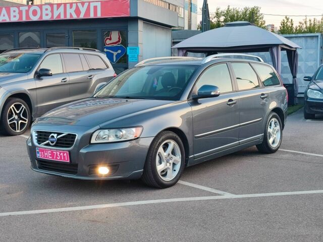 Серый Вольво В50, объемом двигателя 1.6 л и пробегом 260 тыс. км за 8700 $, фото 6 на Automoto.ua