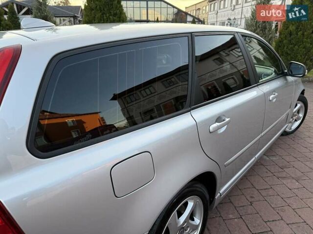 Серый Вольво В50, объемом двигателя 1.6 л и пробегом 229 тыс. км за 7950 $, фото 46 на Automoto.ua