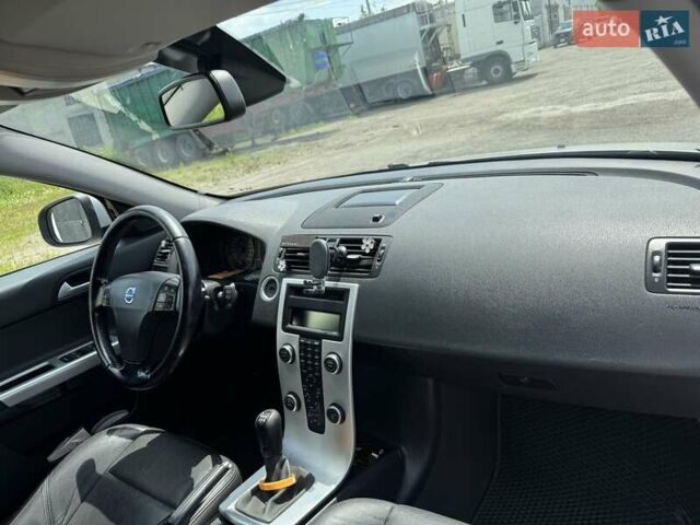 Серый Вольво В50, объемом двигателя 1.56 л и пробегом 236 тыс. км за 8000 $, фото 8 на Automoto.ua