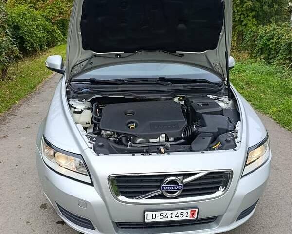 Сірий Вольво V50, об'ємом двигуна 1.6 л та пробігом 200 тис. км за 8200 $, фото 24 на Automoto.ua