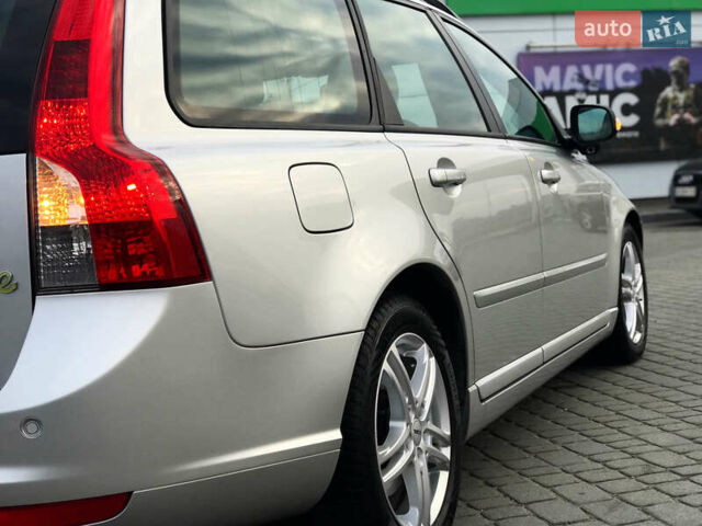 Серый Вольво В50, объемом двигателя 1.6 л и пробегом 160 тыс. км за 8799 $, фото 70 на Automoto.ua