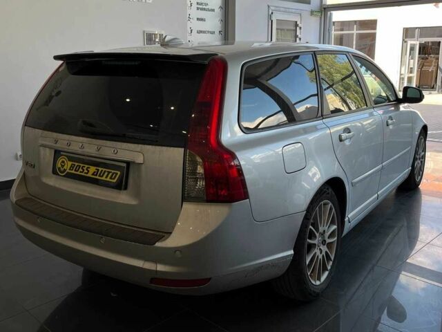 Серый Вольво В50, объемом двигателя 1.6 л и пробегом 324 тыс. км за 8000 $, фото 6 на Automoto.ua