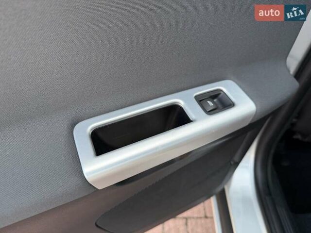 Серый Вольво В50, объемом двигателя 1.6 л и пробегом 229 тыс. км за 7950 $, фото 101 на Automoto.ua