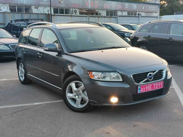 Серый Вольво В50, объемом двигателя 1.6 л и пробегом 260 тыс. км за 8700 $, фото 17 на Automoto.ua