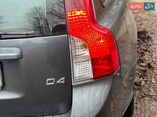 Серый Вольво В50, объемом двигателя 2 л и пробегом 240 тыс. км за 9690 $, фото 9 на Automoto.ua