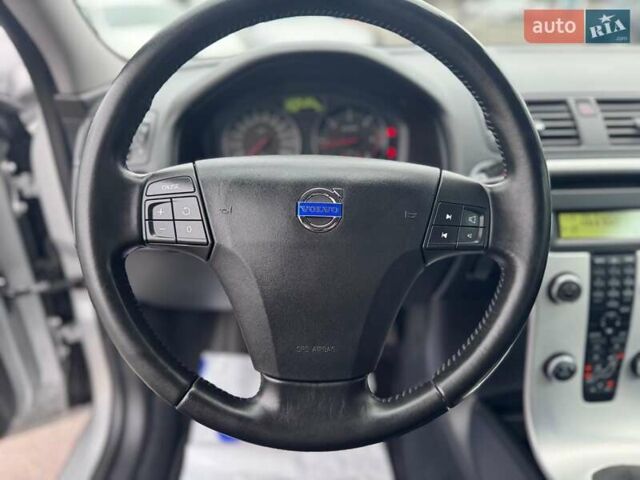 Серый Вольво В50, объемом двигателя 2 л и пробегом 258 тыс. км за 10200 $, фото 38 на Automoto.ua